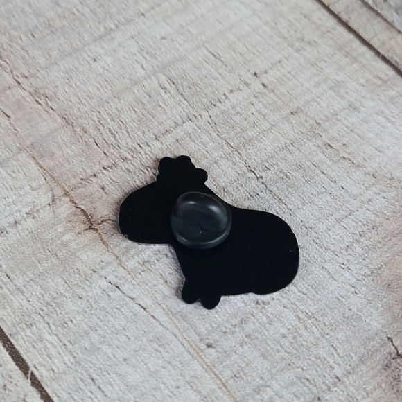 Capybara Pin with Frog - Picture 2 of 2